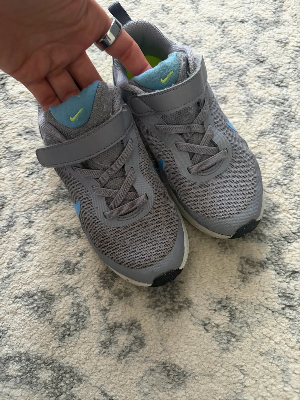 Nike boys Velcro athletic shoe 13C